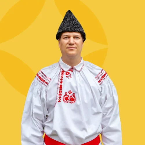 Muž v obyčajnom ľudovom kroji z Uherskoostrožského regiónu